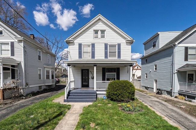 property at 2892 Markbreit Ave