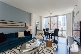 2 W Delaware Pl, Unit 1208 in Chicago, IL - Foto de edificio - Building Photo