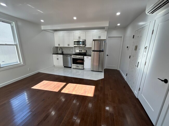 7 Roseville Ave, Unit Rosevile