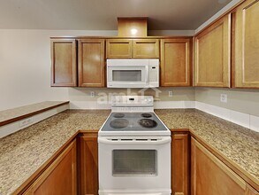 5209 166th St Ct E in Tacoma, WA - Foto de edificio - Building Photo