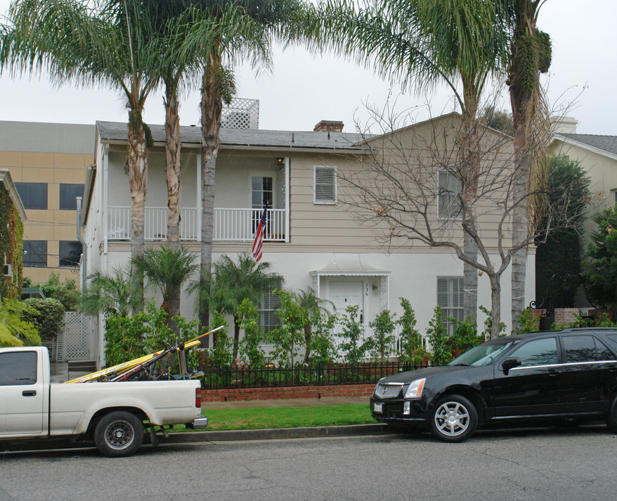 136-138 S Camden Dr in Beverly Hills, CA - Foto de edificio