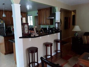 7460 Batista St, Unit Bedroom 1 in San Diego, CA - Foto de edificio - Building Photo