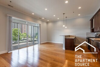 1533 W Warren Blvd, Unit 407 in Chicago, IL - Foto de edificio - Building Photo