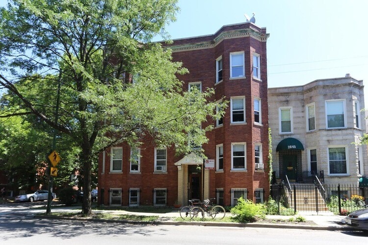 2647 N Sacramento Ave, Unit G in Chicago, IL - Building Photo