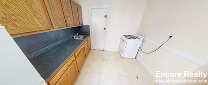 131 Sutherland Rd, Unit H in Boston, MA - Building Photo - Building Photo