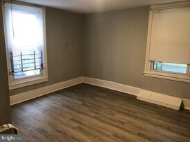 1426 Green Ln in Philadelphia, PA - Building Photo