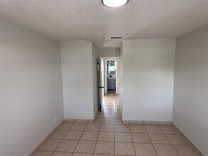 720 NE 7th St in Hallandale Beach, FL - Building Photo - Building Photo