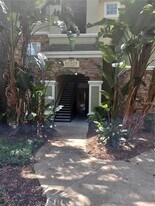 10101 Courtney Palms Blvd in Tampa, FL - Building Photo