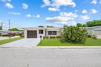 7005 NW 11th St in Margate, FL - Building Photo - Building Photo