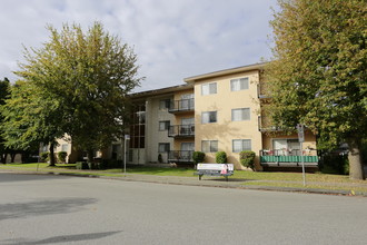 Sherwood Apartments in Burnaby, BC - Building Photo - Building Photo