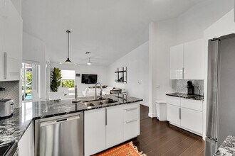 945 Sunflower Ave in Delray Beach, FL - Building Photo - Building Photo