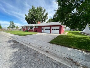 429 E Pine St in Riverton, WY - Building Photo - Building Photo