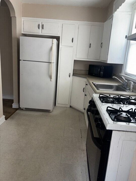 4956 Wynnefield Ave in Philadelphia, PA - Building Photo