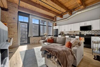 625 W Jackson Blvd, Unit 506 in Chicago, IL - Building Photo - Building Photo