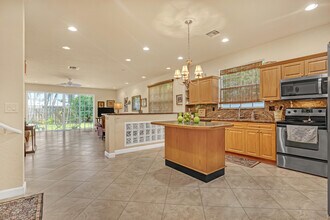 2560 NE 11th St in Pompano Beach, FL - Building Photo - Building Photo