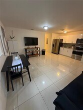 1132 NW 38th St in Miami, FL - Building Photo - Building Photo