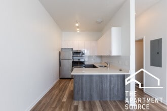 2700 W North Ave, Unit 207 in Chicago, IL - Building Photo - Building Photo