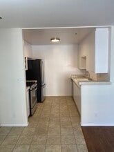 3861 Vinton Ave, Unit 302 in Culver City, CA - Building Photo - Building Photo