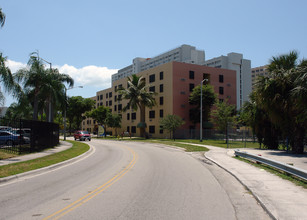 Singer Plaza in Miami, FL - Building Photo - Building Photo