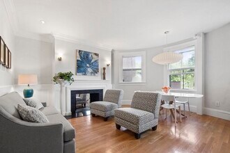 244 Beacon St, Unit 1C in Boston, MA - Building Photo - Building Photo