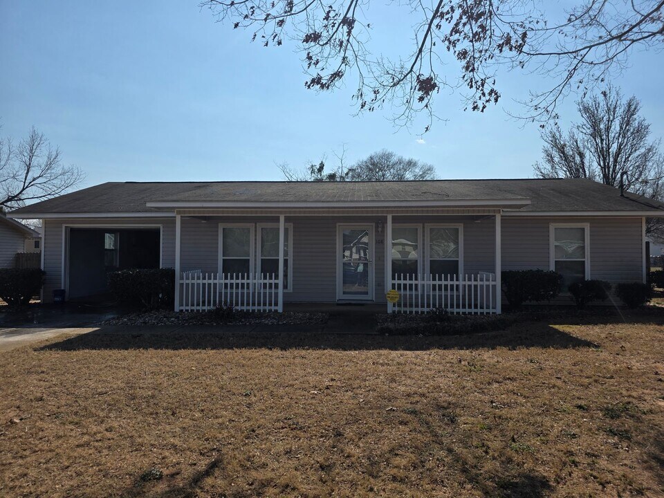 108 Woodbridge Rd in Enterprise, AL - Building Photo