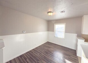 1740 Churchill Way in The Village, OK - Building Photo - Building Photo