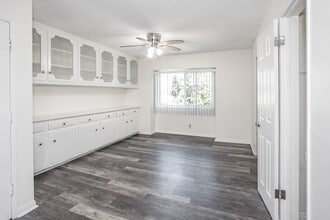 Florentine Apartments in Downey, CA - Foto de edificio - Interior Photo