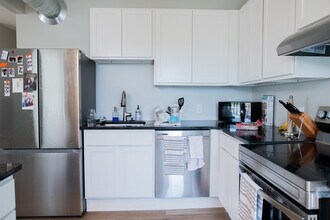 802 Bridge St NW in Grand Rapids, MI - Building Photo - Building Photo