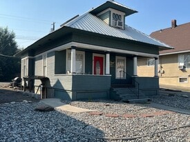 330 S Mission St in Wenatchee, WA - Building Photo