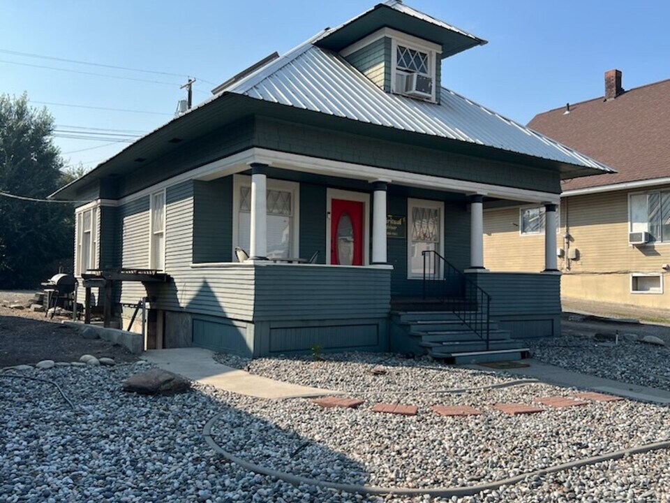 330 S Mission St in Wenatchee, WA - Building Photo