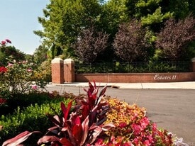 91 Duck Pond Dr in Manhasset, NY - Building Photo