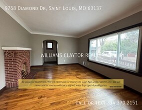 9758 Diamond Dr in St. Louis, MO - Building Photo - Building Photo