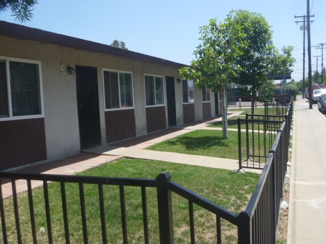 131 W Hoover Ave in Orange, CA - Building Photo - Building Photo