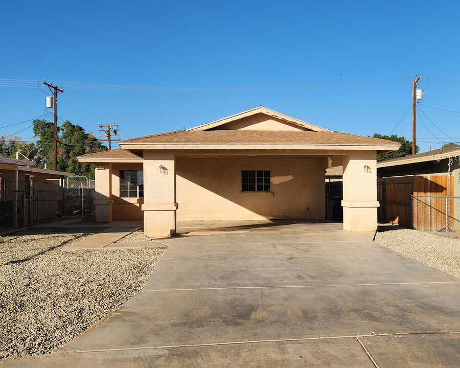 651 Stanley Pl in Brawley, CA - Building Photo