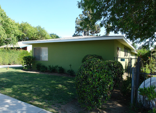 126 W CHERRY AV in Monrovia, CA - Foto de edificio - Building Photo