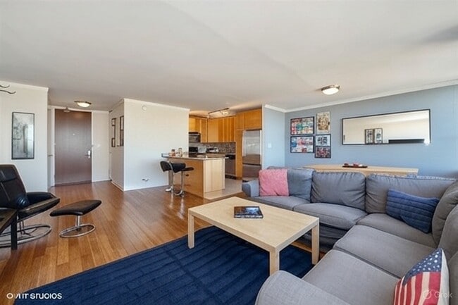 655 W Irving Park Rd, Unit 5504 in Chicago, IL - Building Photo - Building Photo
