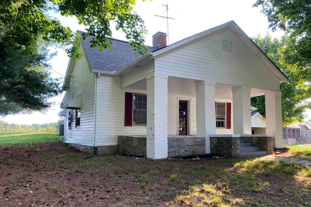 320 Piney Rd in Kodak, TN - Foto de edificio
