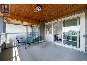 500 Royal Ave in New Westminster, BC - Building Photo - Building Photo