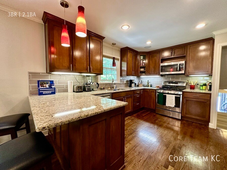 2308 W 104th St in Leawood, KS - Building Photo