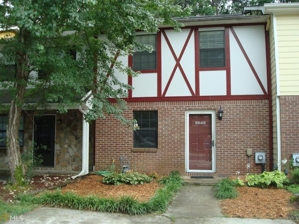 2255 Salt Springs Pl in Austell, GA - Building Photo
