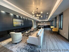 656 Saratoga St in Boston, MA - Building Photo