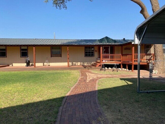 9403-B N C R 3300 in Idalou, TX - Building Photo - Building Photo