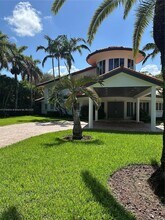 10600 SW 69th Ave in Miami, FL - Building Photo - Building Photo
