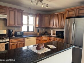 65 Grand Central Ave, Unit 1 & 2 in Lavallette, NJ - Foto de edificio - Building Photo