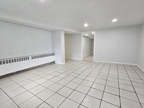 2441 N Tripp Ave, Unit B in Chicago, IL - Foto de edificio - Building Photo