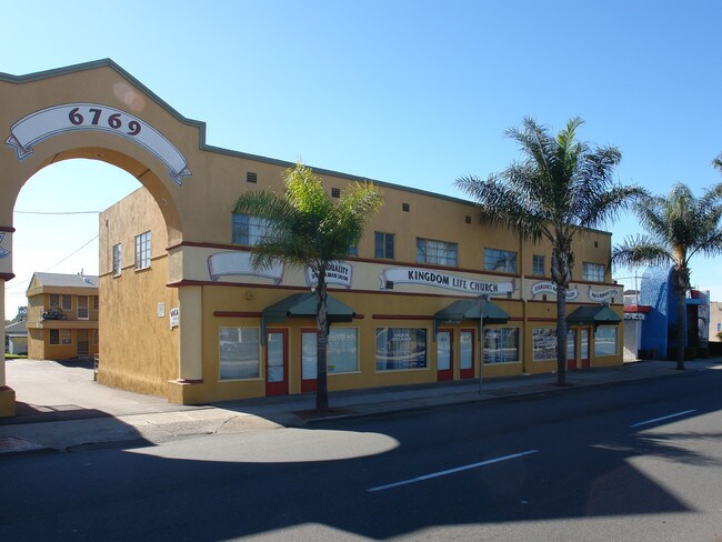 6757-6765 El Cajon Blvd in San Diego, CA - Building Photo - Building Photo