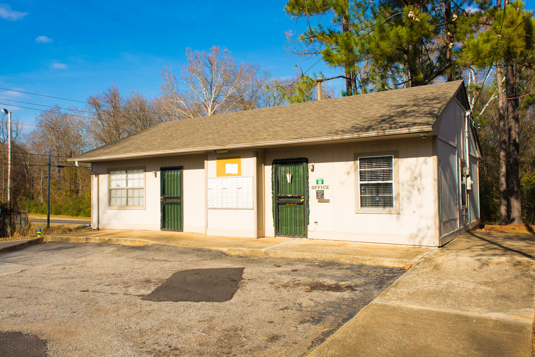 Peppertree Apartments in Bessemer, AL - Building Photo