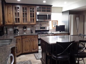 6767 S Renae St in West Jordan, UT - Foto de edificio - Building Photo