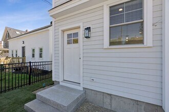 4 Hoxton Ln in Kennebunk, ME - Building Photo - Building Photo