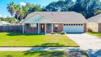 1356 Sterling Point Dr in Gulf Breeze, FL - Building Photo